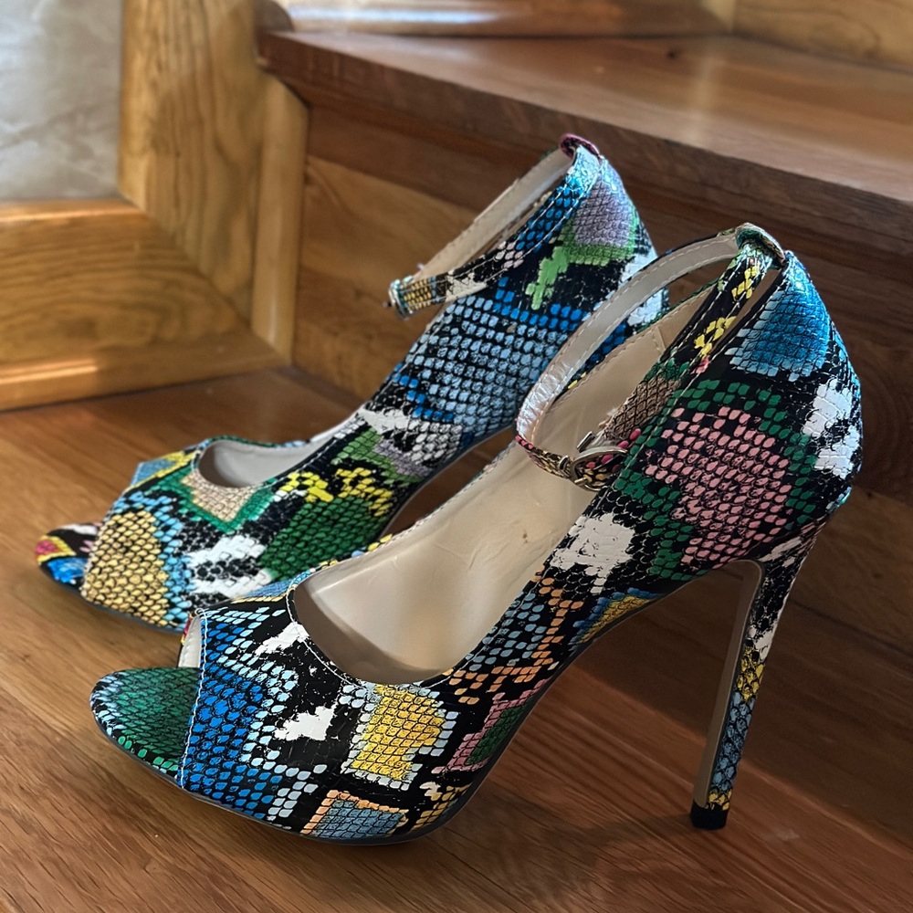 Multicolor Snakeprint Stilletos
